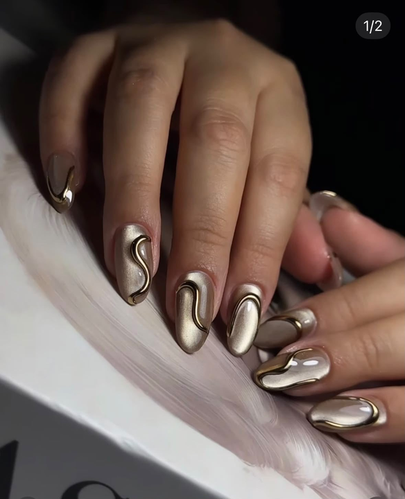 Manicura metalizada en tonos plateados — JLU Nails Studio