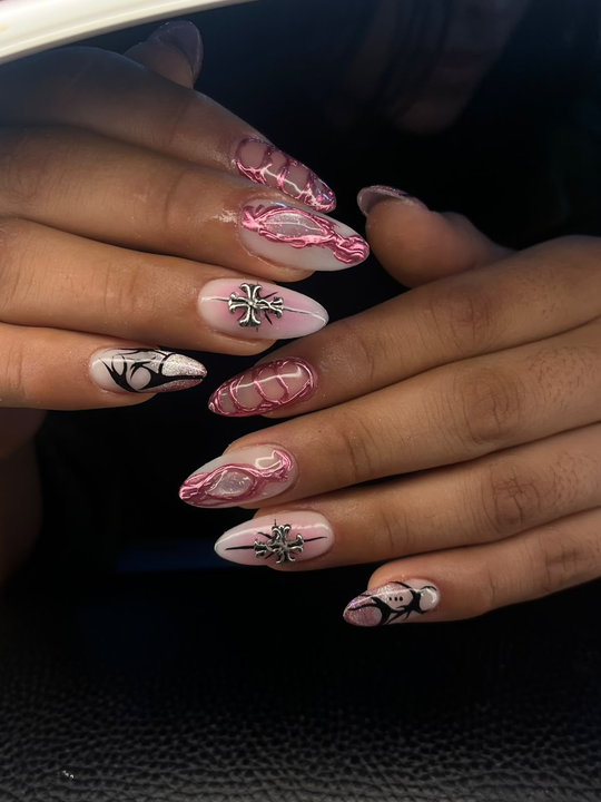 Manicura rosa con flores en uñas alargadas — JLU Nails Studio