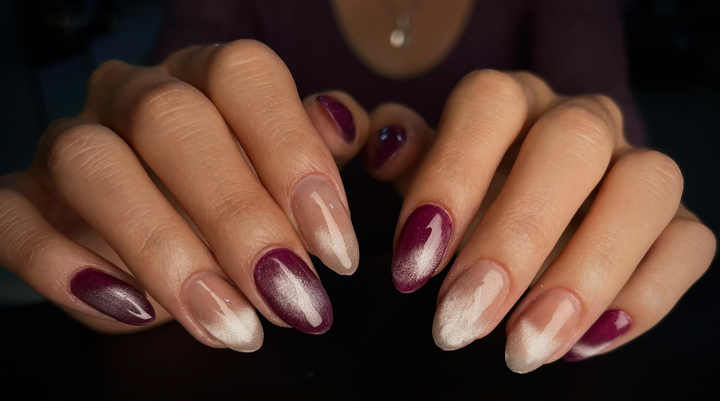 Manicura nude y burdeos en uñas alargadas — JLU Nails Studio