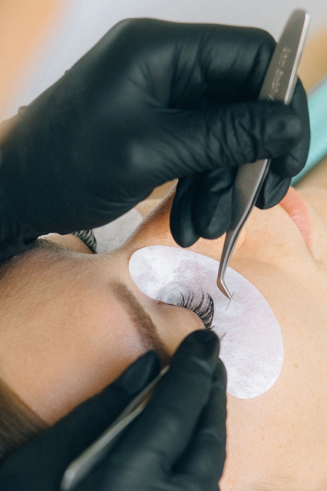 Tratamiento de cejas y pestañas · imagen referencial